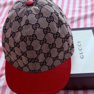 Gucci Beige and Red Monogram Baseball Cap worn once perfect condition size med